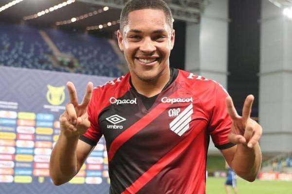 Felipão destaca primeiro gol de Vitor Roque, ex-Cruzeiro, n...