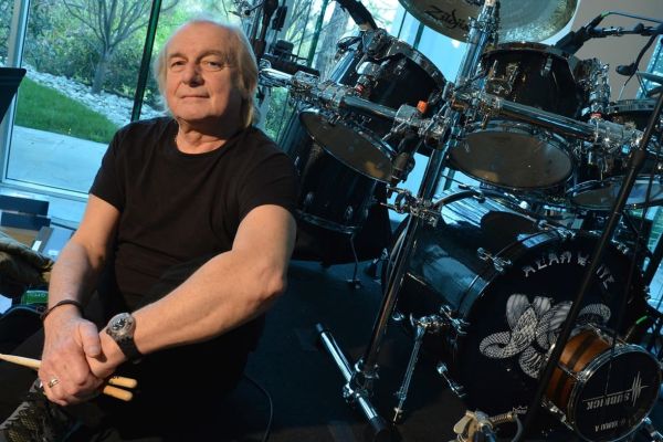 Alan White, baterista do Yes, morre aos 72 anos - Igor Miran...